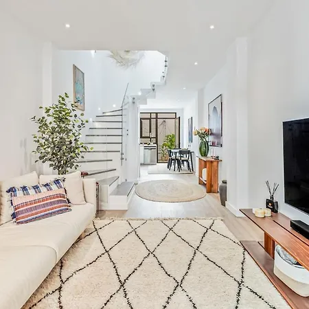 Old Town Gem - Beautiful 3 Bed House With Terraces Feriehus *