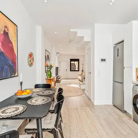 Old Town Gem - Beautiful 3 Bed House With Terraces Feriehus